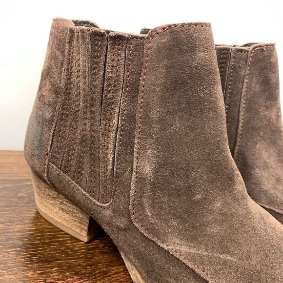 Charles By Charles David Women's Suede Leather Yale Ankle Bootie Brown Size 8.5 - Picture 2 of 9